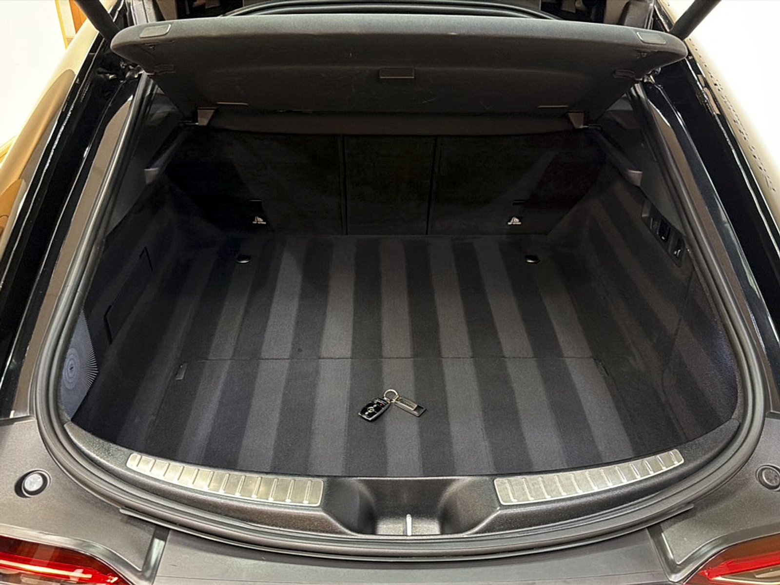 Used 2021 Obsidian Black Metallic Mercedes-Benz S image 28