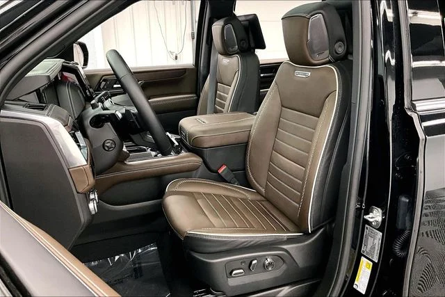 2025 GMC Yukon XL Denali Ultimate - Photo 24