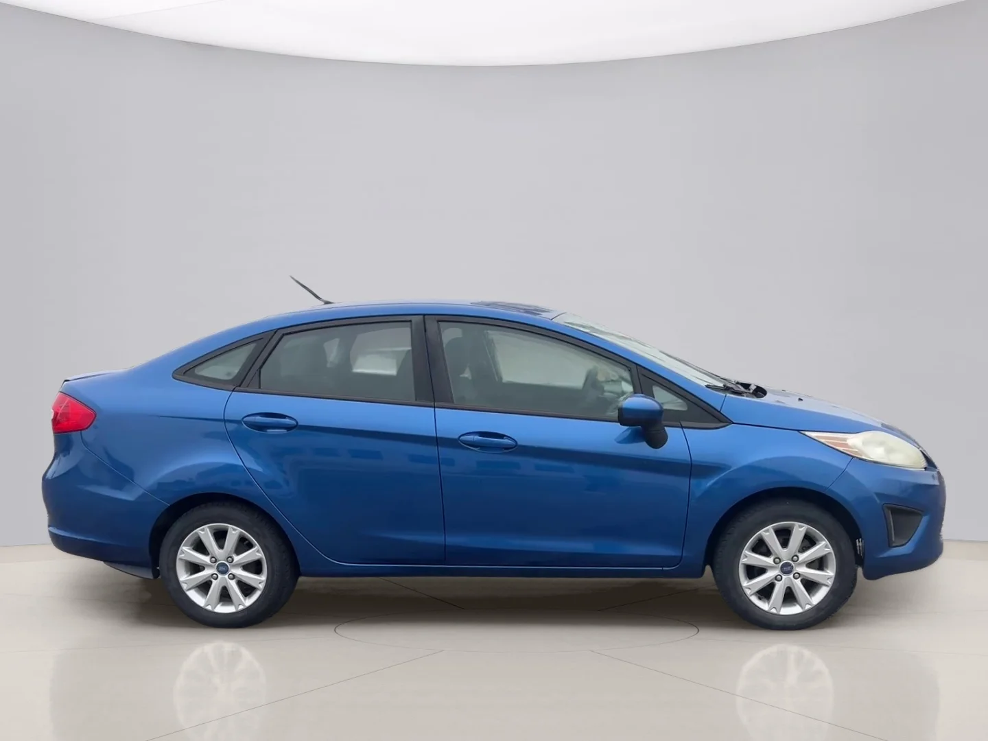 Used 2011 Blue Ford SE image 6
