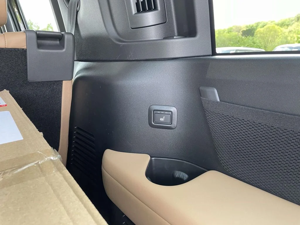 New 2026 Woolstone Green Land Rover X-Dynamic SE image 20