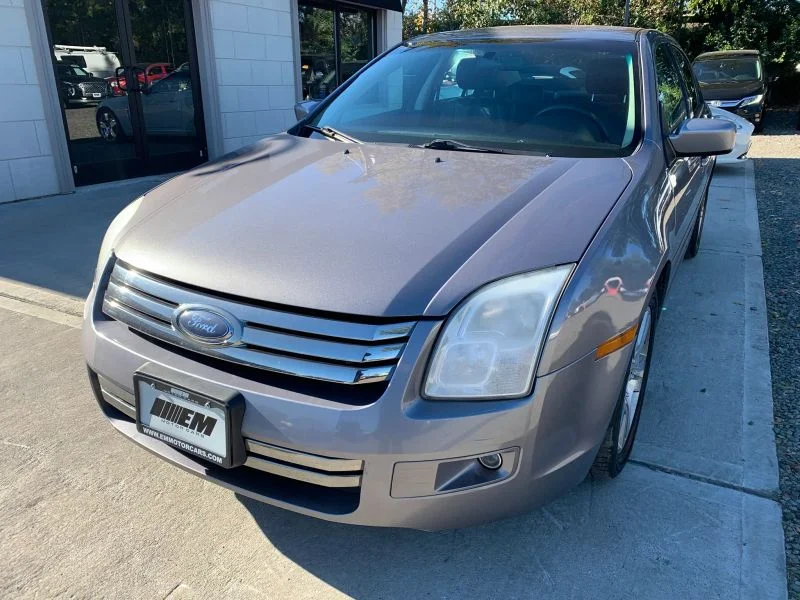 Used 2007 Gray Ford SE Sedan 4D image 1