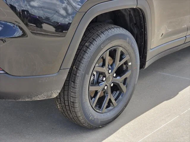 New 2026 Diamond Black Crystal Pearl-Coat Exterior Paint Jeep Altitude image 5