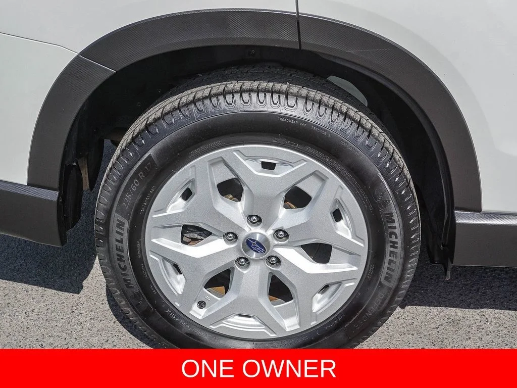 Used 2020 White Subaru Base image 8