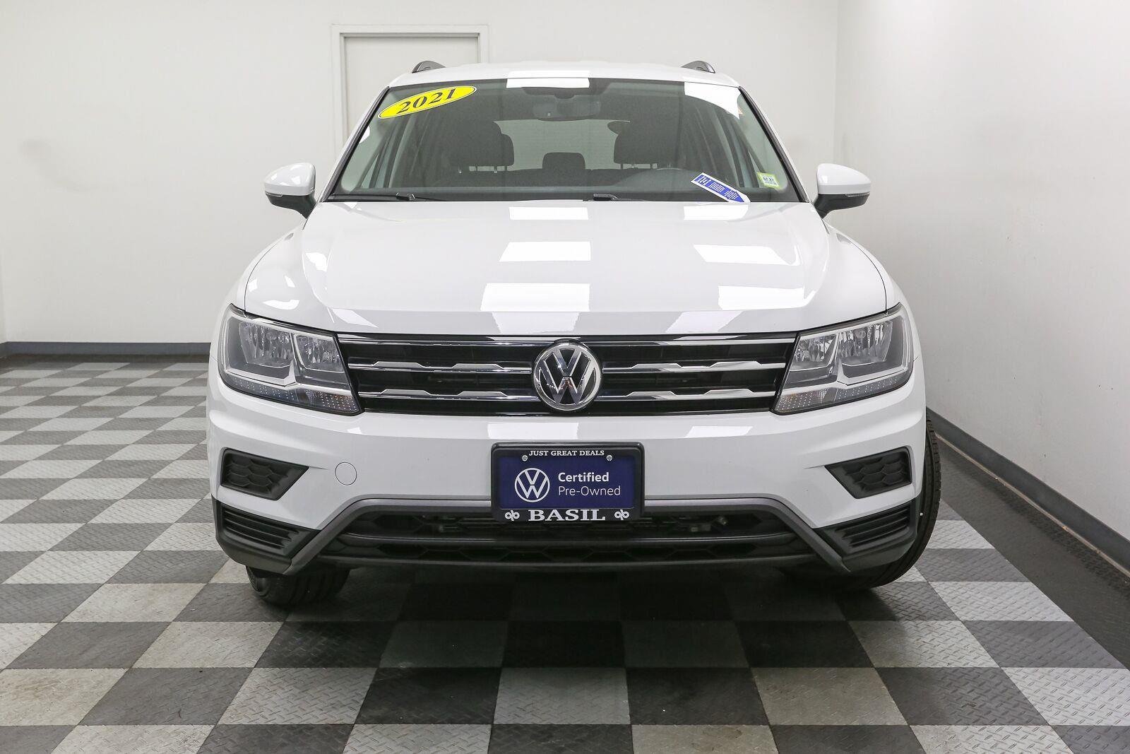 Used 2021 Pure White Volkswagen SE image 4