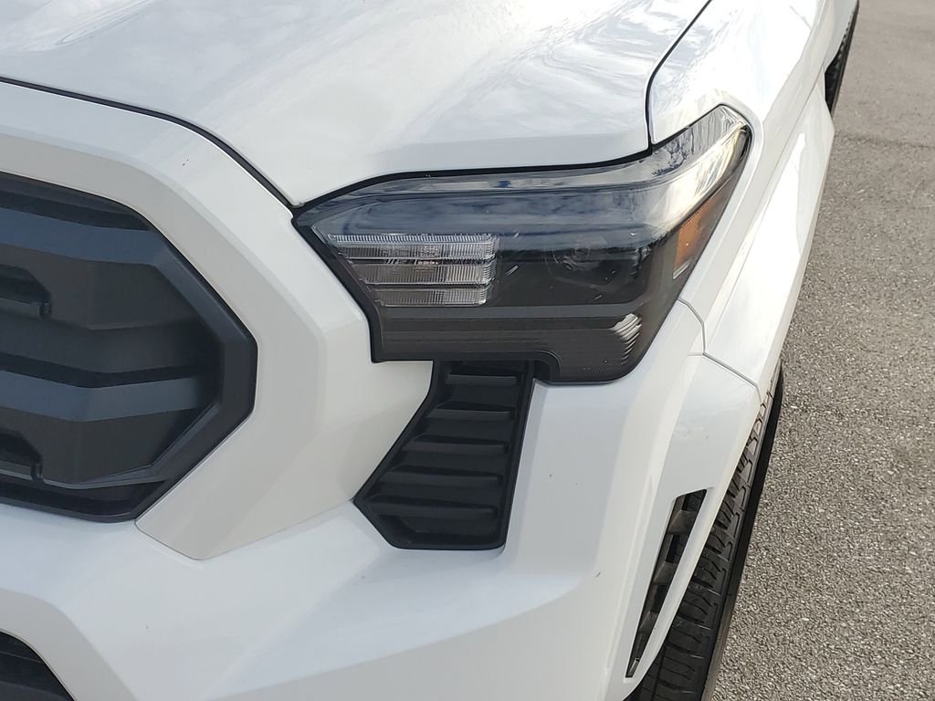 2025 Toyota Tacoma SR5 - Photo 11