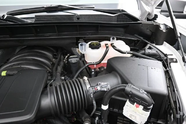 Used 2025 White GMC AT4 image 36
