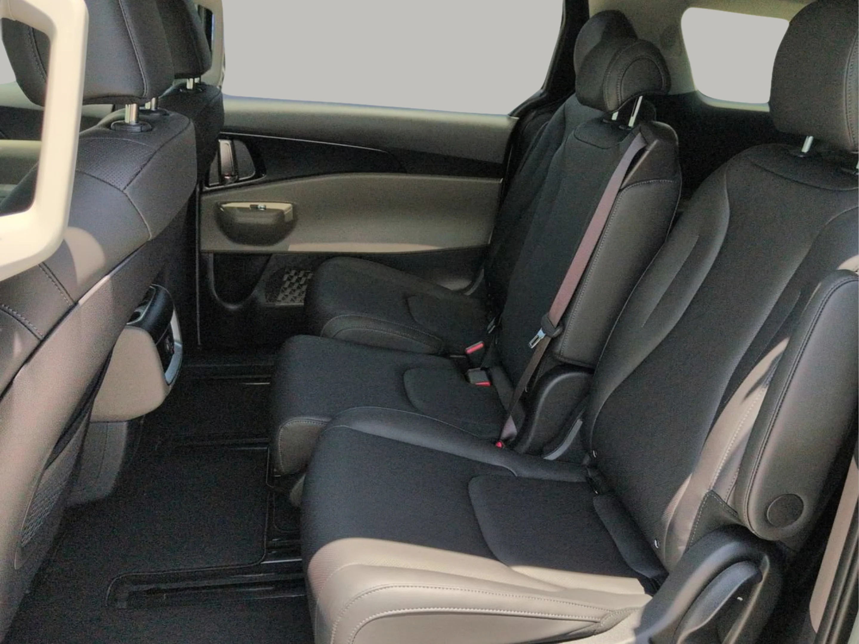 New 2027 Ceramic Silver Kia LXS image 17