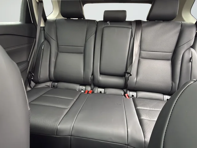 New 2026 Everest White Pearl TriCoat Nissan Dark Armor image 34