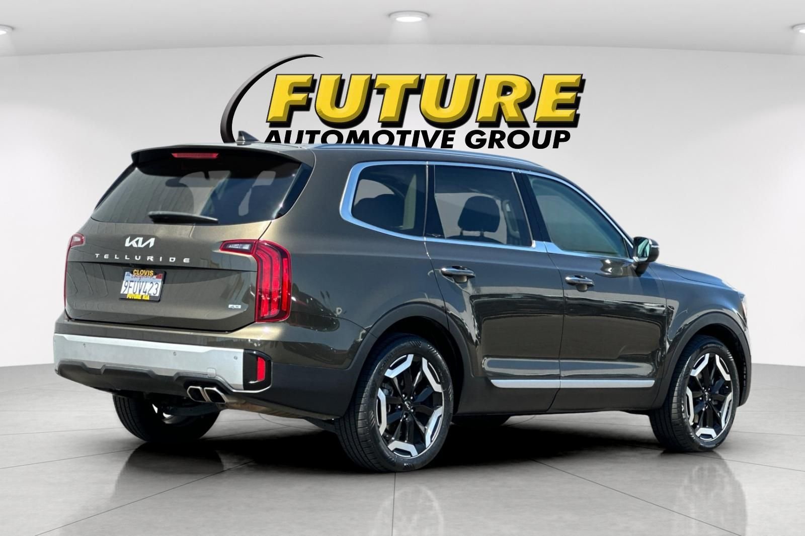 Used 2024 Green Kia S image 4