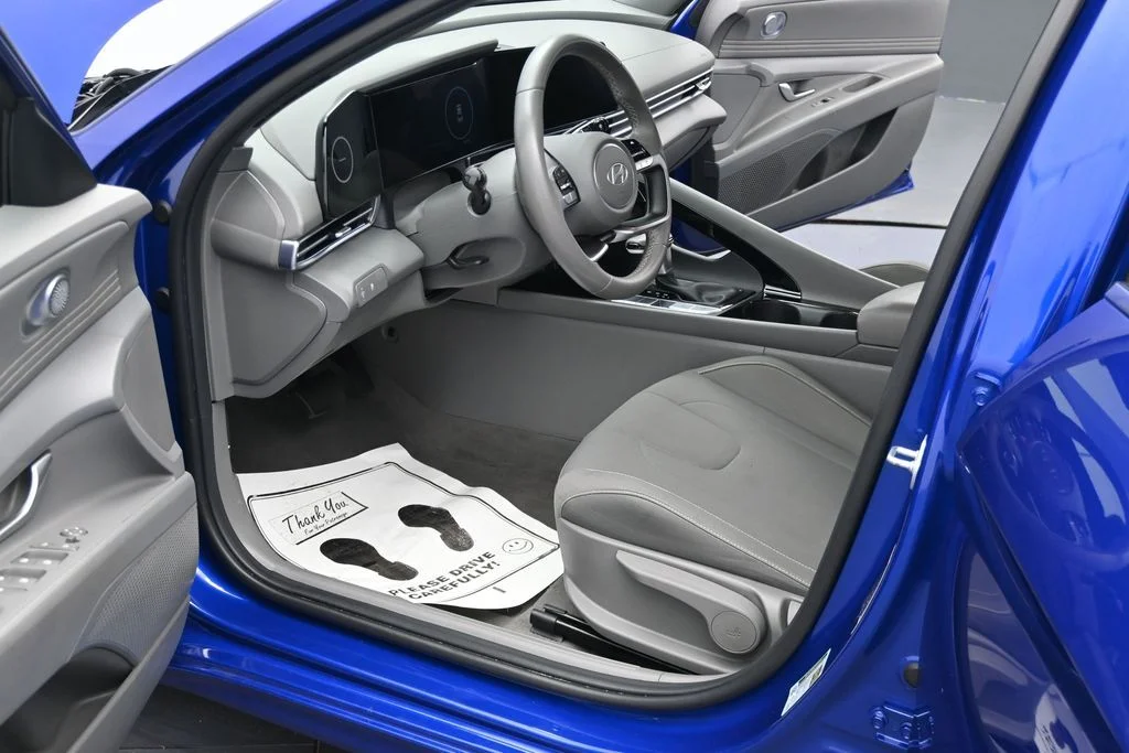 Used 2025 Blue Hyundai SEL Convenience image 12