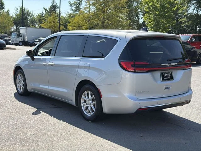 Used 2024 Silver Chrysler Touring L image 11