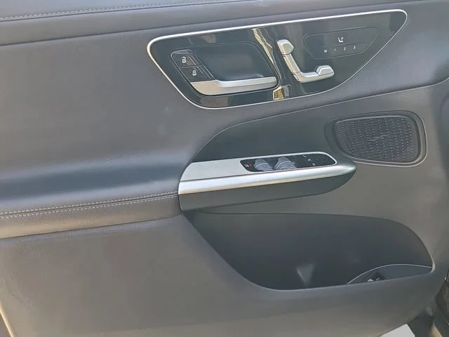 Used 2023 Gray Mercedes-Benz GLC 300 image 27