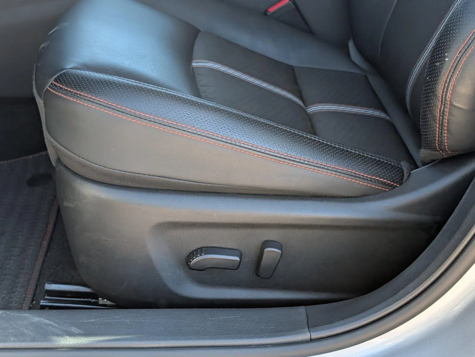 Used 2025 Silver Nissan SR image 12