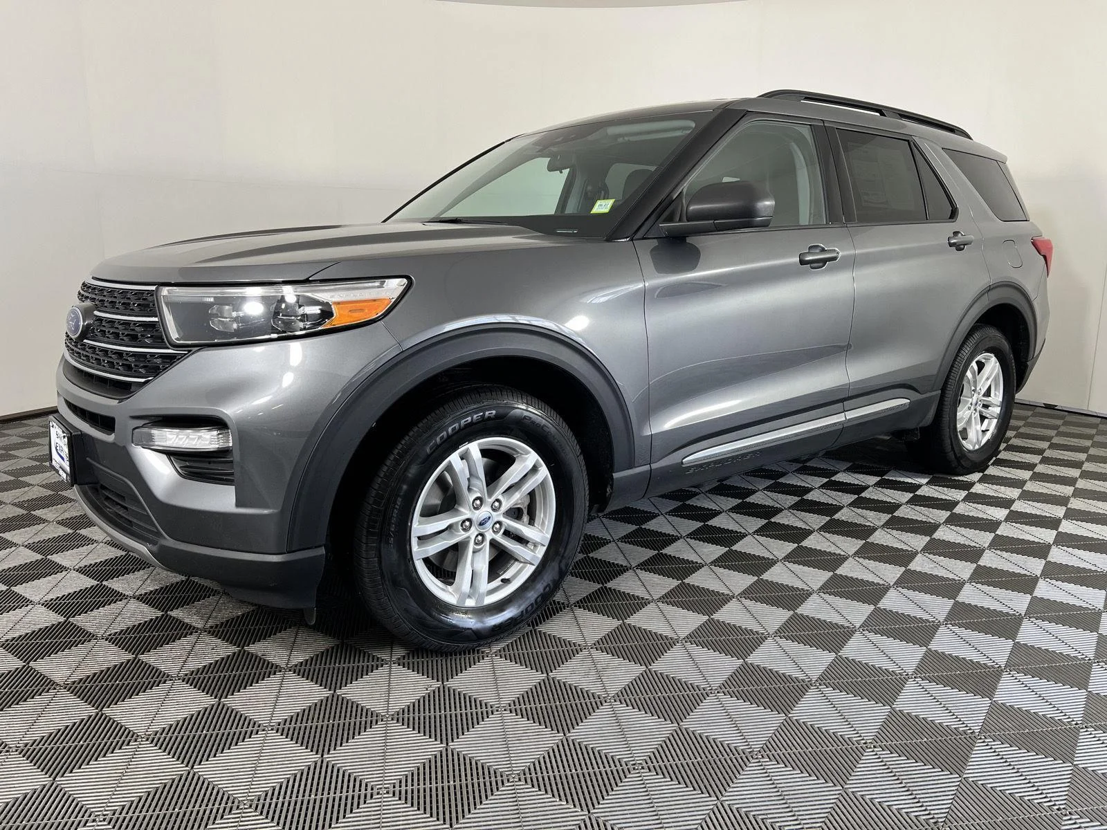 Used 2023 Carbonized Gray Ford XLT image 7