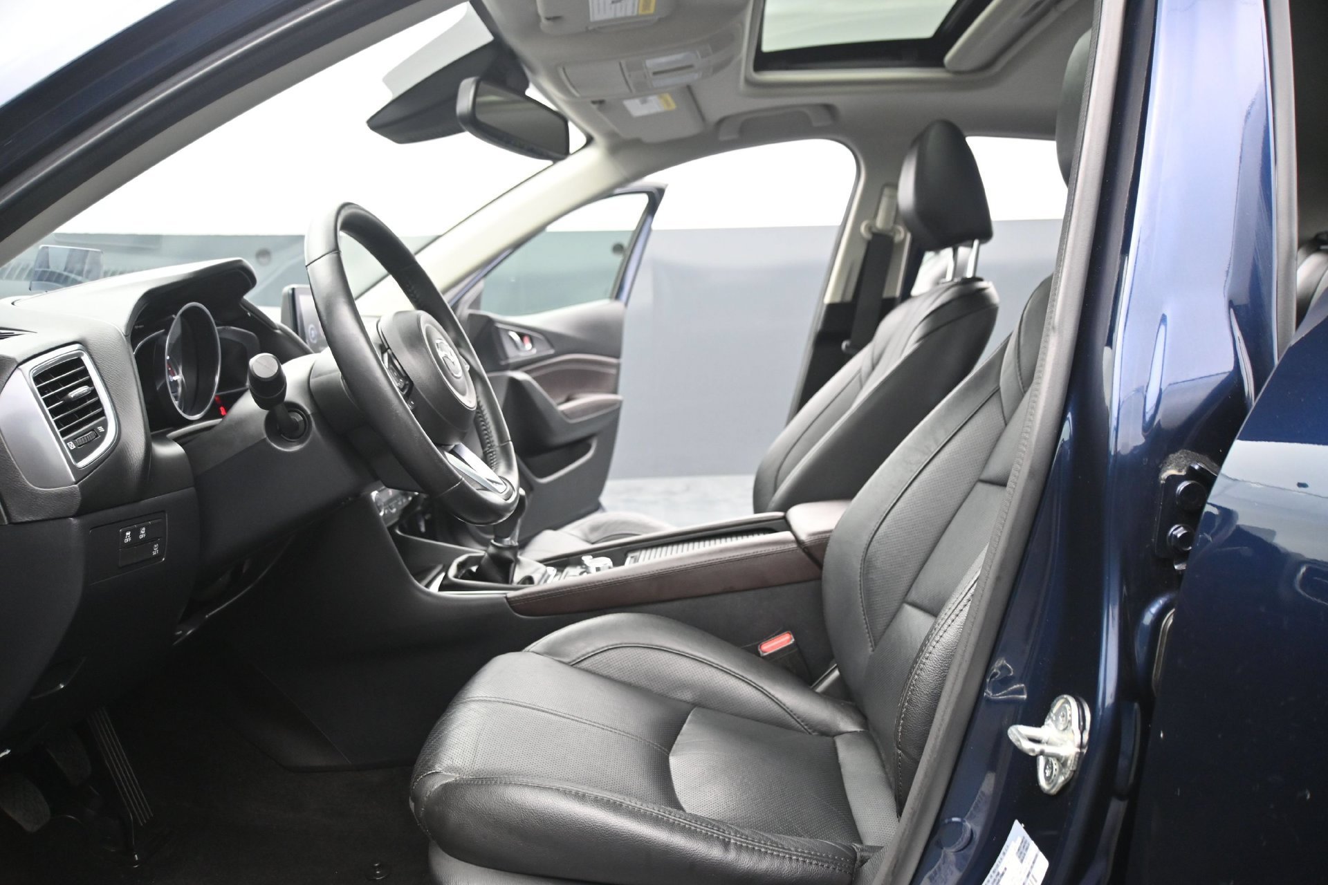 Used 2018 Deep Crystal Blue Mica Mazda Grand Touring image 24