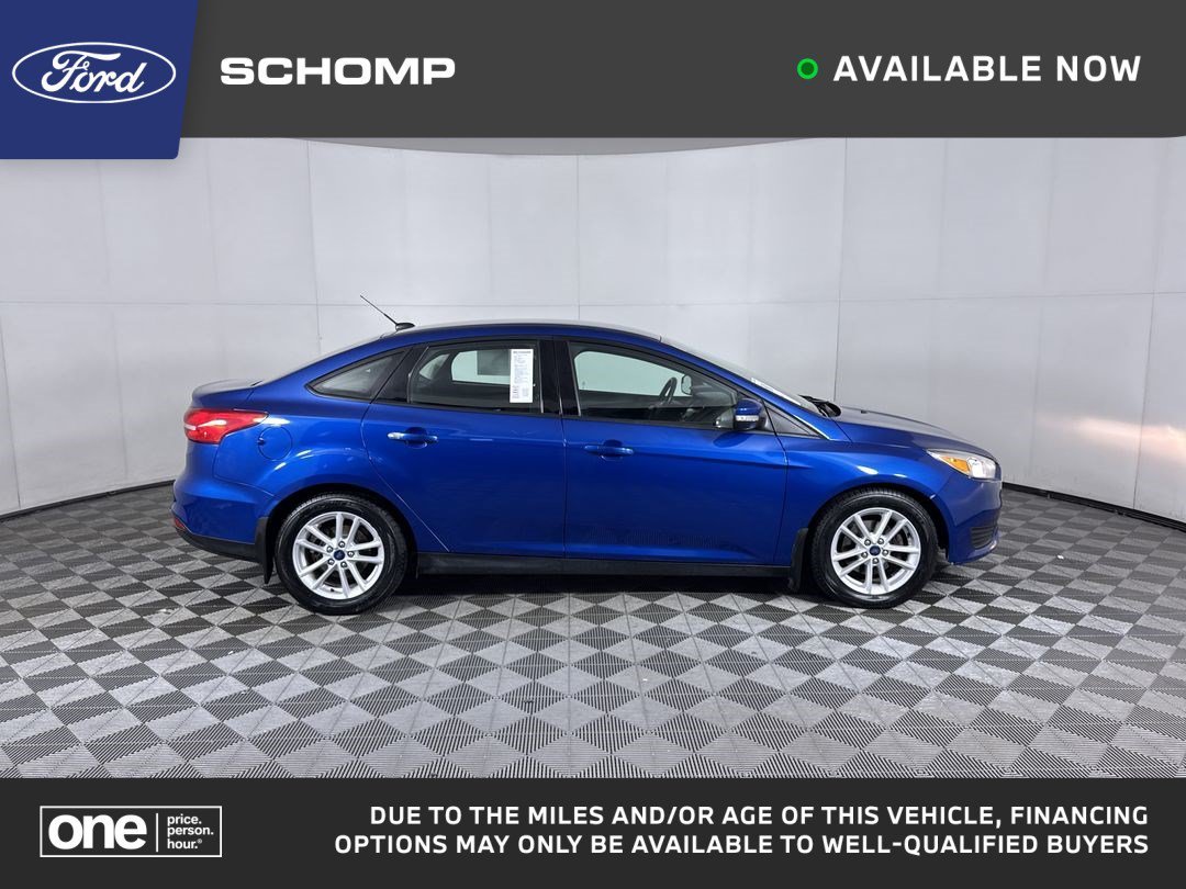 Used 2018 Blue Ford SE image 1