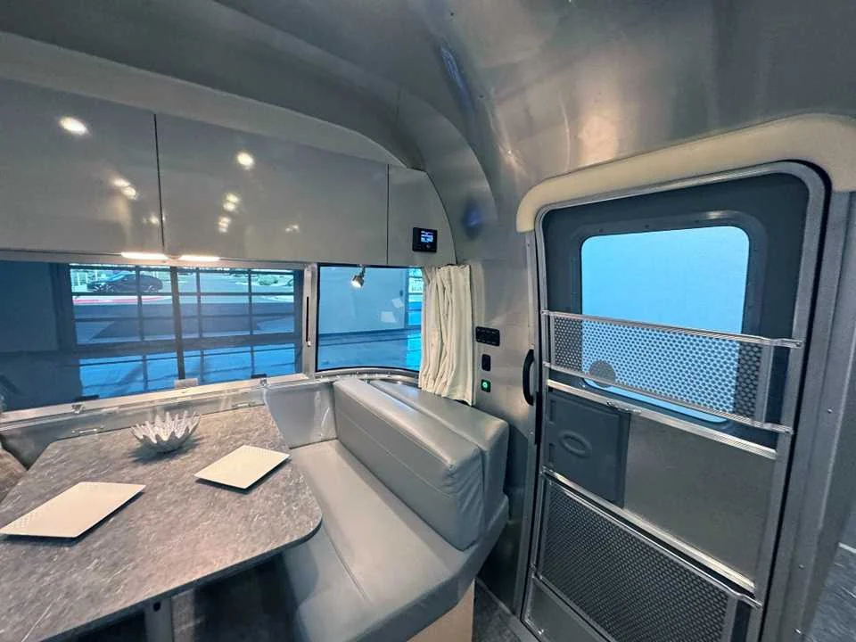 Used 2022 SILVER AIRSTREAM  image 27