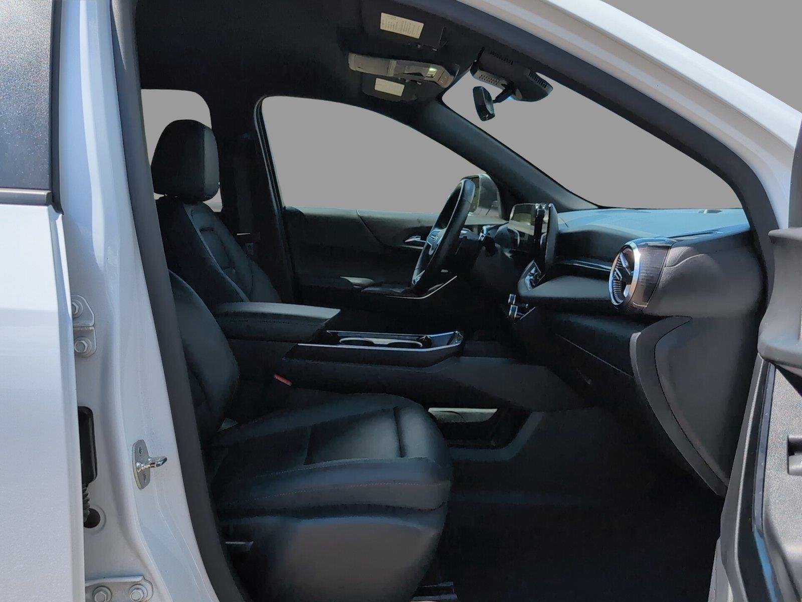 Used 2025 Summit White Chevrolet LT image 18