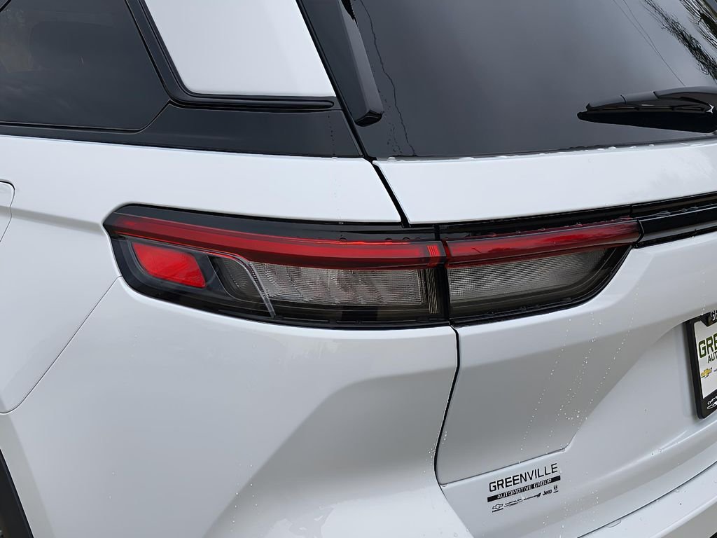 New 2025 Bright White Clear-Coat Exterior Paint Jeep Altitude X 4x2 image 4