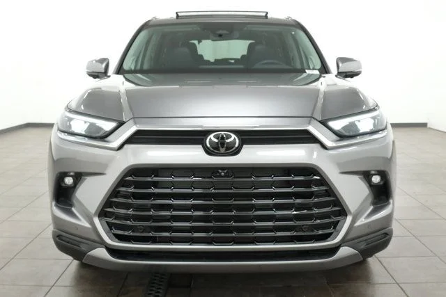 Certified Used 2026  Toyota Limited image 9