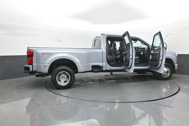 New 2026 Glacier Gray Metallic Tri-Coat Ford F-350® Platinum® image 42