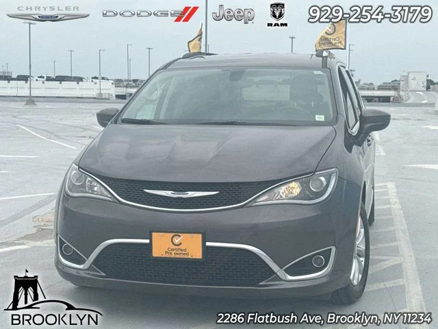 2019 Chrysler Pacifica Touring L's photo