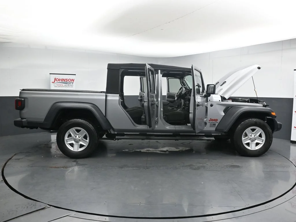 Used 2020 Silver Jeep Sport image 41