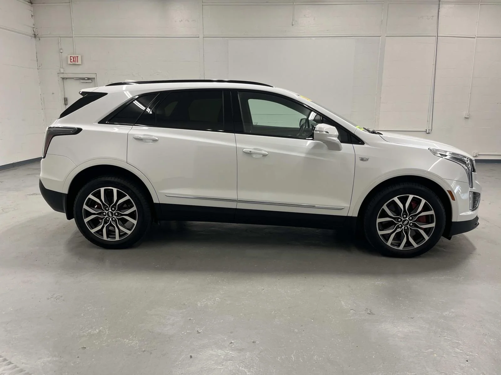 Used 2022 CRYSTAL WHITE TRICOAT Cadillac AWD Sport image 2