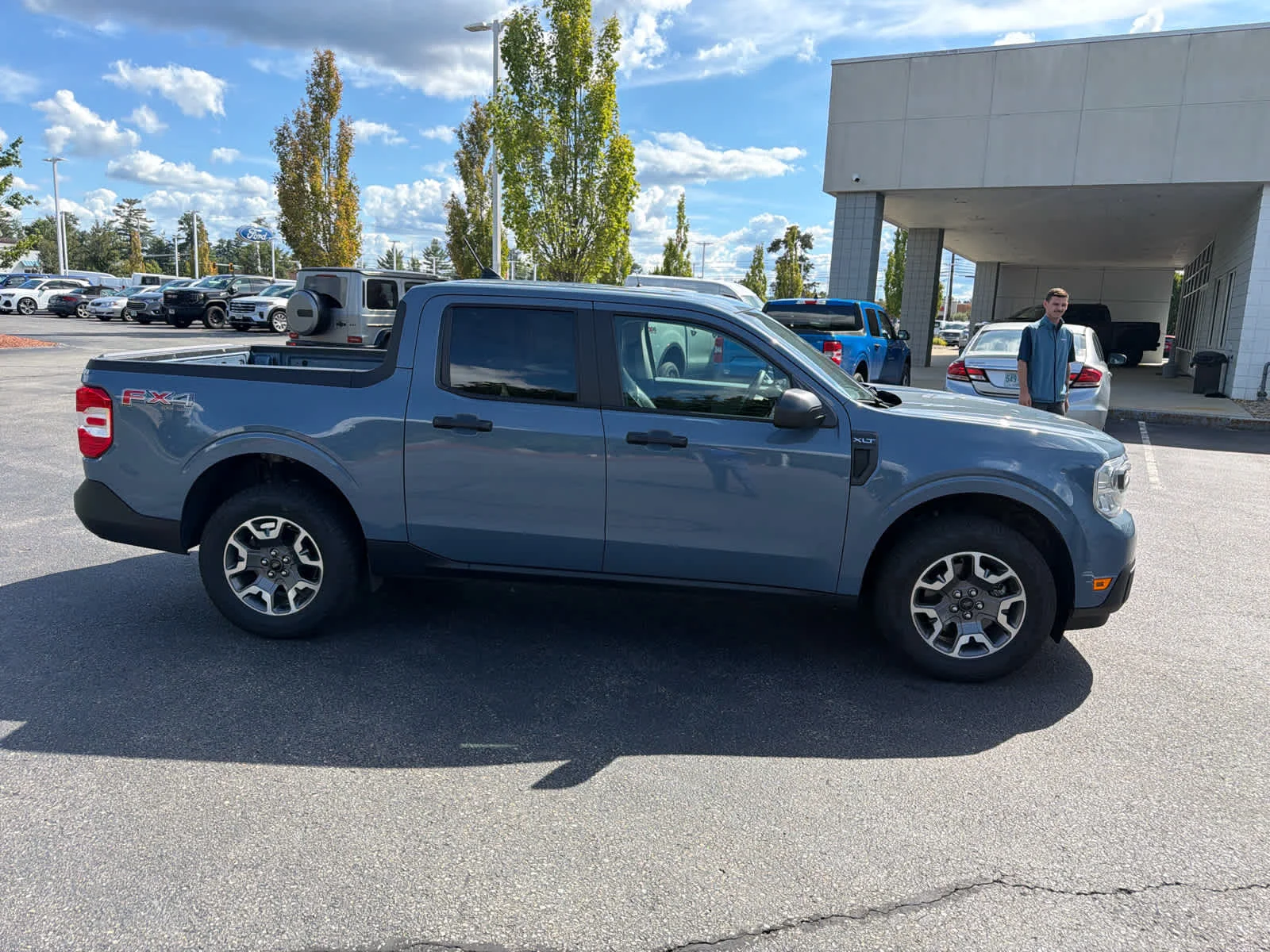 Used 2024 Azure Gray Metallic Tri-Coat Ford XLT image 7