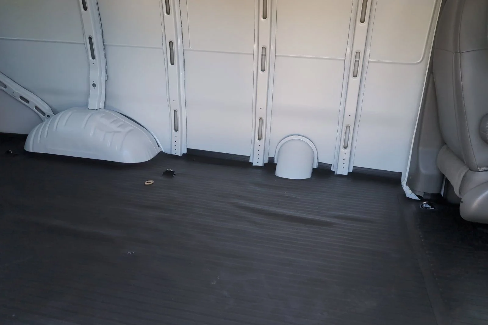 2025 GMC Savana Cargo Work Van - Photo 12