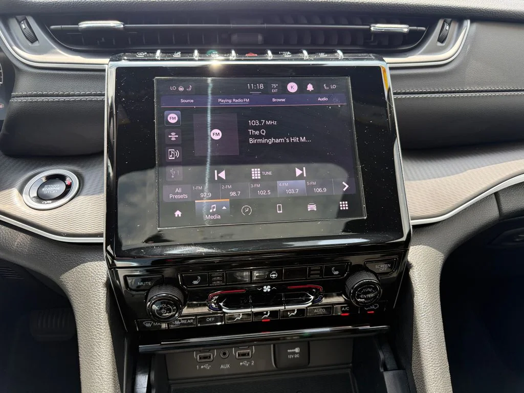 Used 2025  Jeep Altitude X image 11