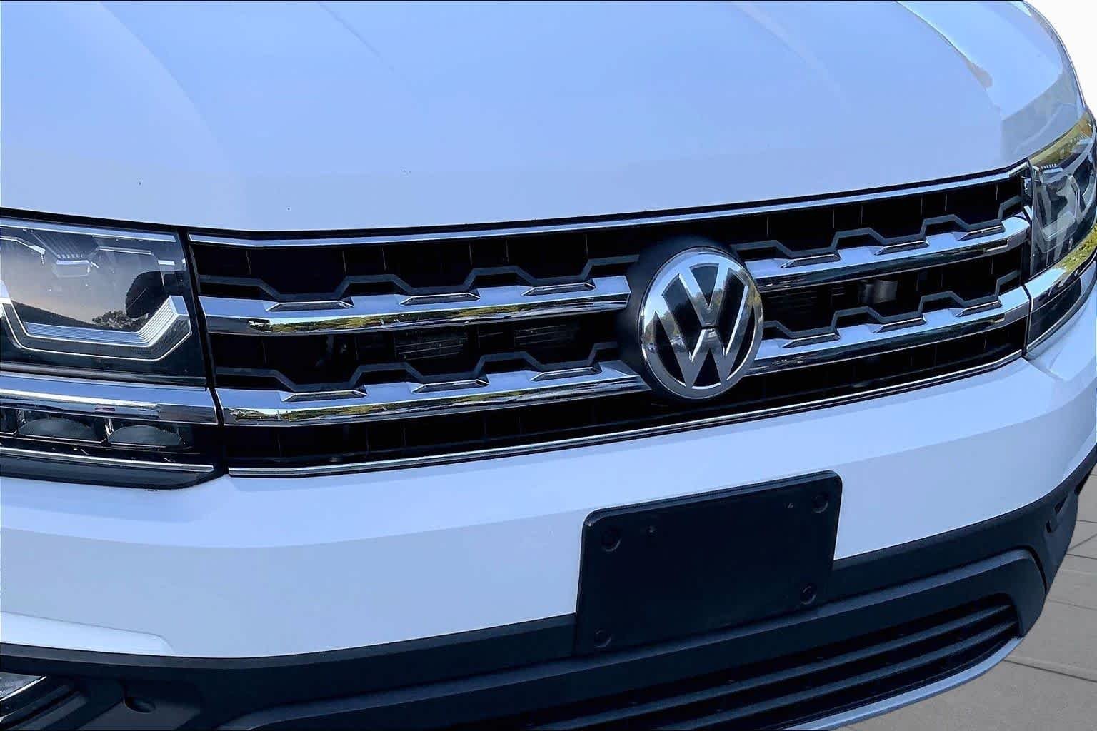 Used 2019 Pure White Volkswagen 3.6L V6 SE w/Technology image 27