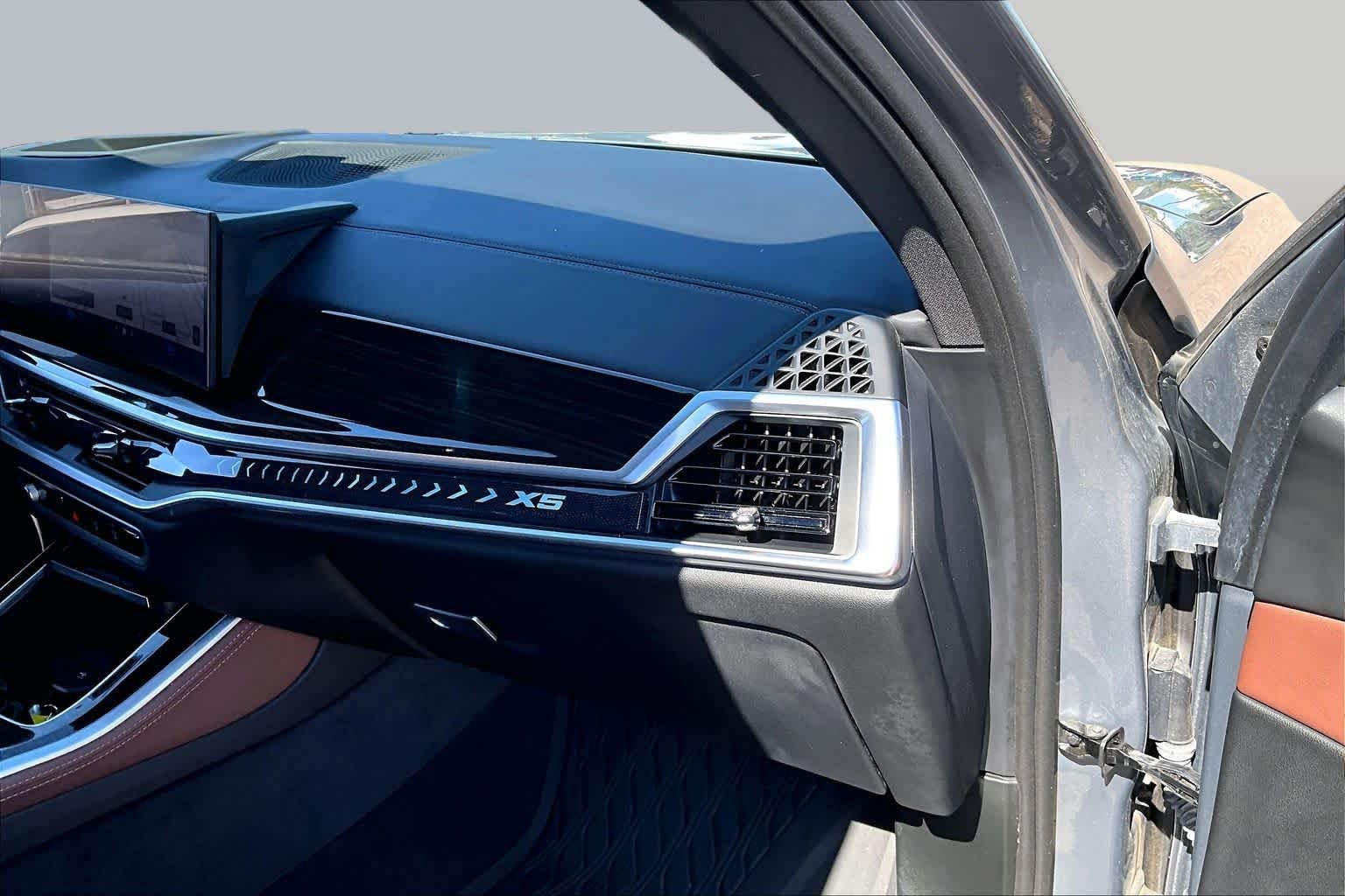 Used 2024 Skyscraper Grey Metallic BMW xDrive40i image 16