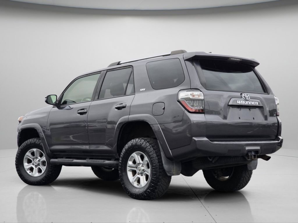 Used 2020 Magnetic Gray Metallic Toyota SR5 Premium image 22