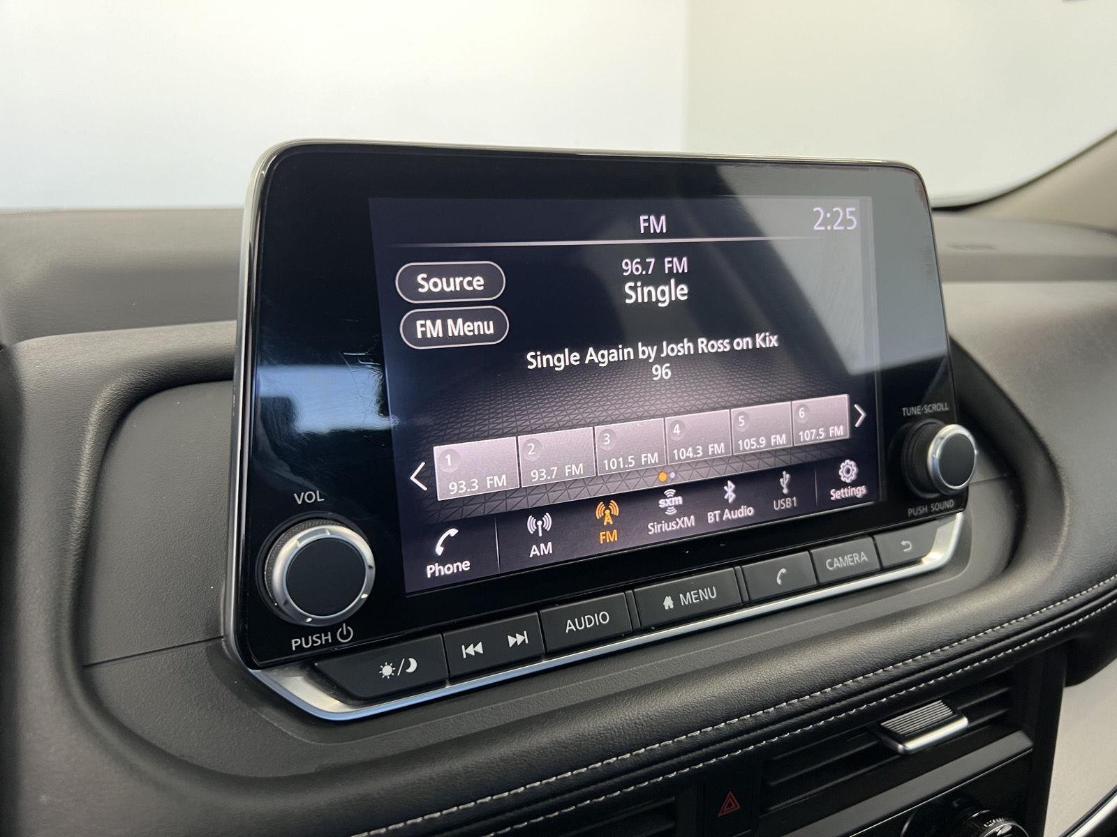 2025 Nissan Rogue SV - Photo 16