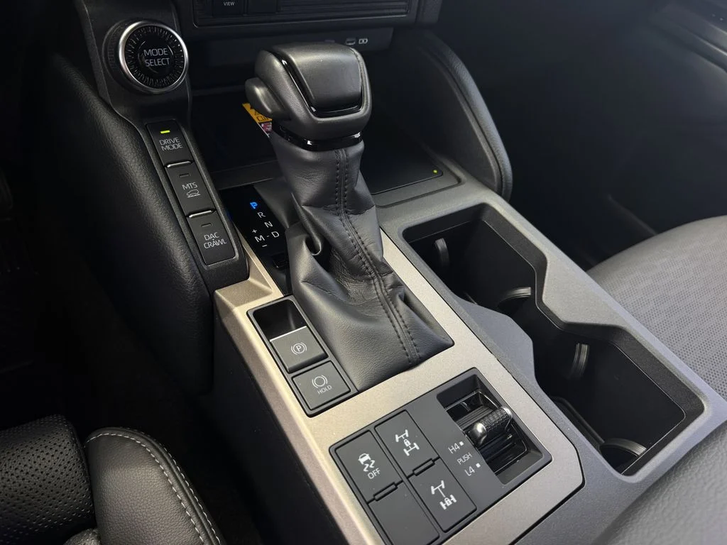 Used 2025  Toyota Base image 19