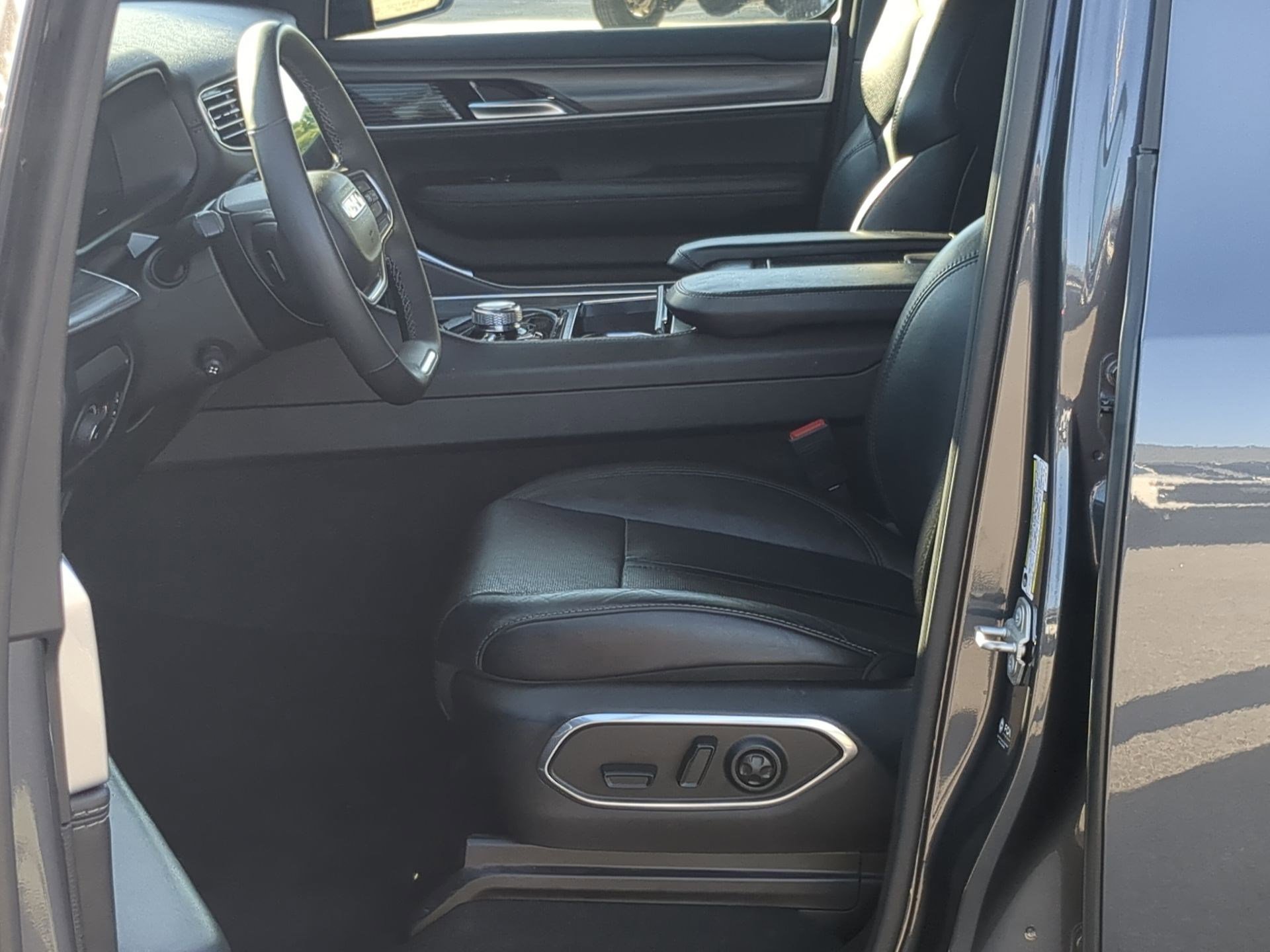 2024 Jeep Wagoneer Series II - Photo 11