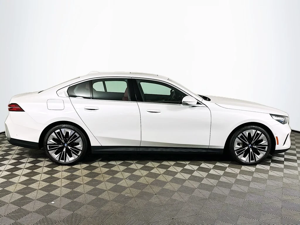 Used 2026 White Metallic BMW 540i xDrive image 4