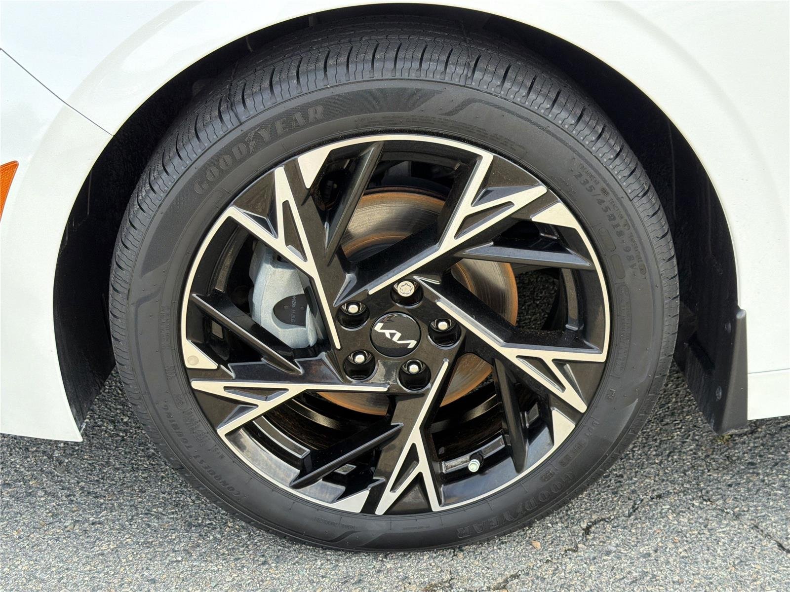 Used 2025 Snow White Pearl Kia GT-Line image 34