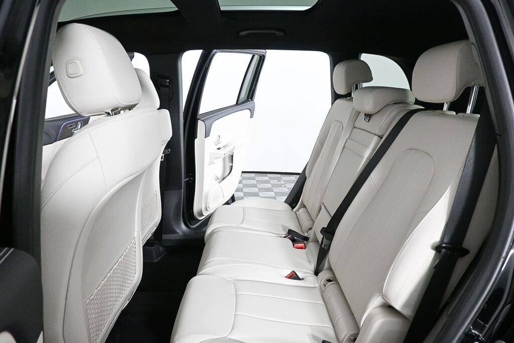 Used 2026 Night Black Mercedes-Benz GLB 250 image 19