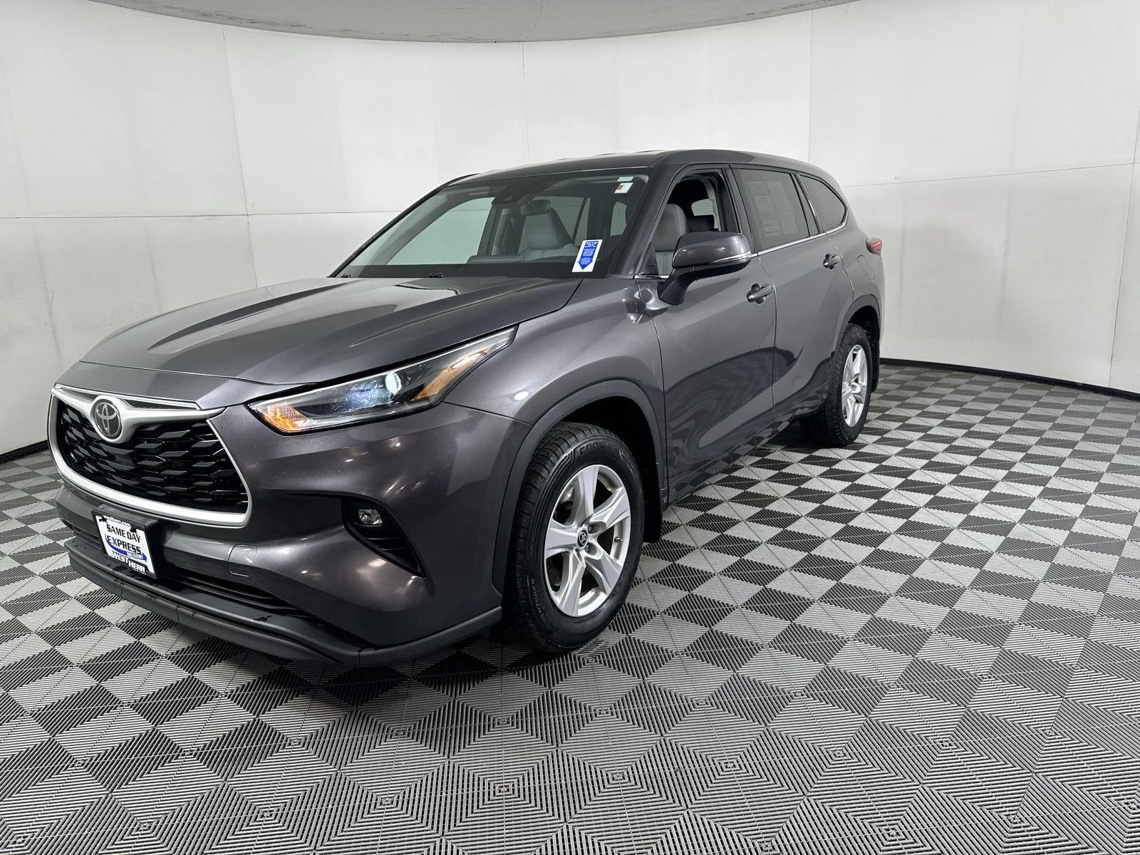 Used 2021 Magnetic Gray Metallic Toyota LE image 10