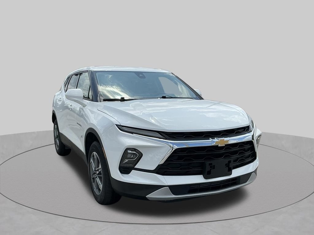 Used 2025 White Chevrolet LT image 11
