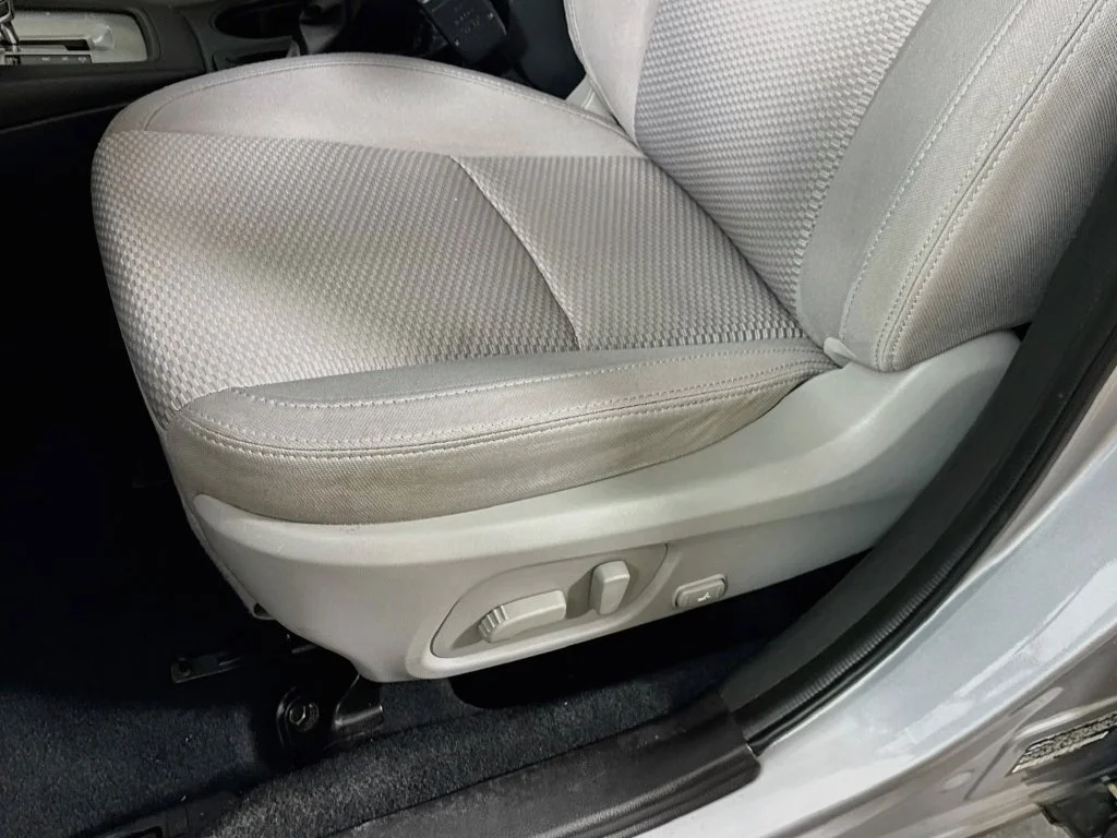 Used 2016 Silver Subaru 2.5i Premium image 23