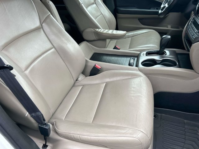 Used 2019  Honda EX-L image 26