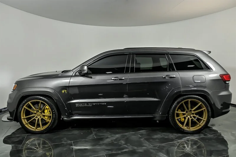 Used 2019  Jeep Trackhawk image 6