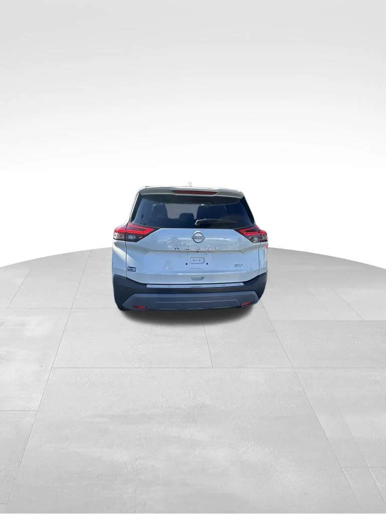 Used 2023 White Nissan SV image 4