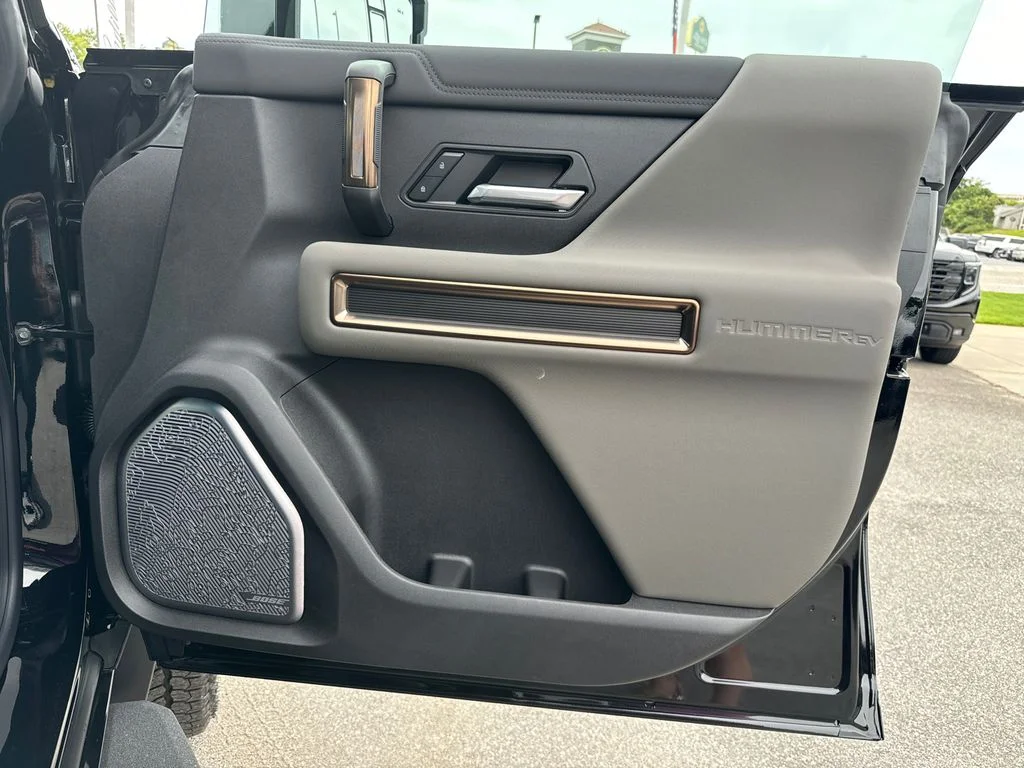 Used 2025 Black GMC 2X image 14