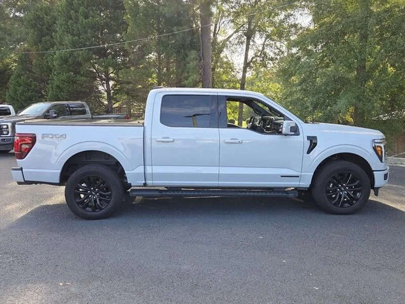 Used 2025 Space White Metallic Ford LARIAT image 15