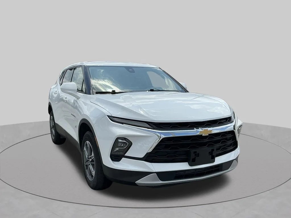 Used 2025 White Chevrolet LT image 11