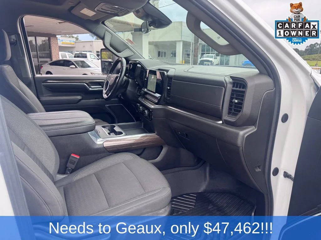 Used 2024 White Chevrolet LT image 27